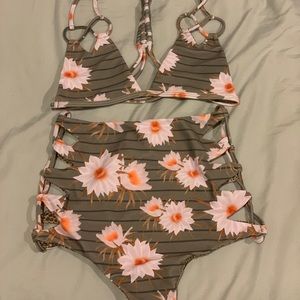 Acacia Thailand Top & Queens Bottom